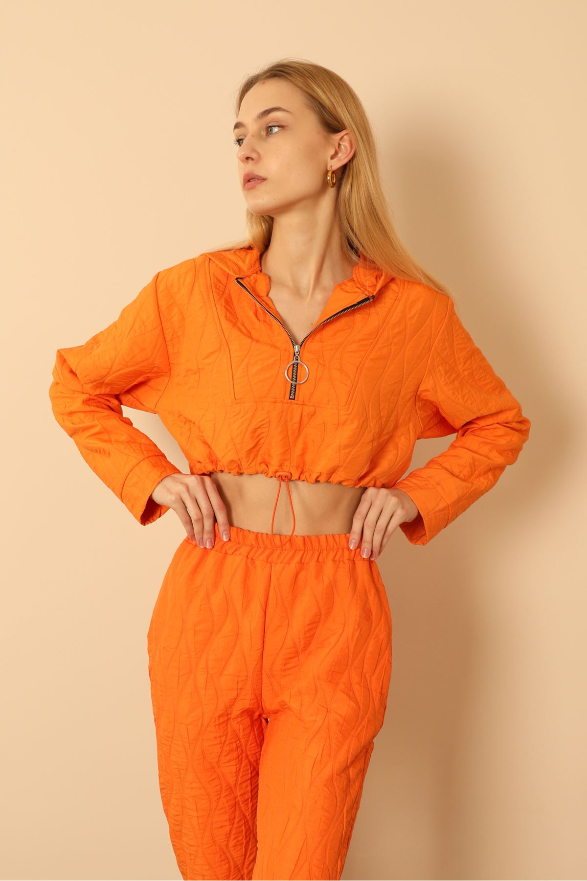 Jakar%20Kumaş%20Kapüşonlu%20Soğan%20Desen%20Kadın%20Crop%20Sweat-Oranj