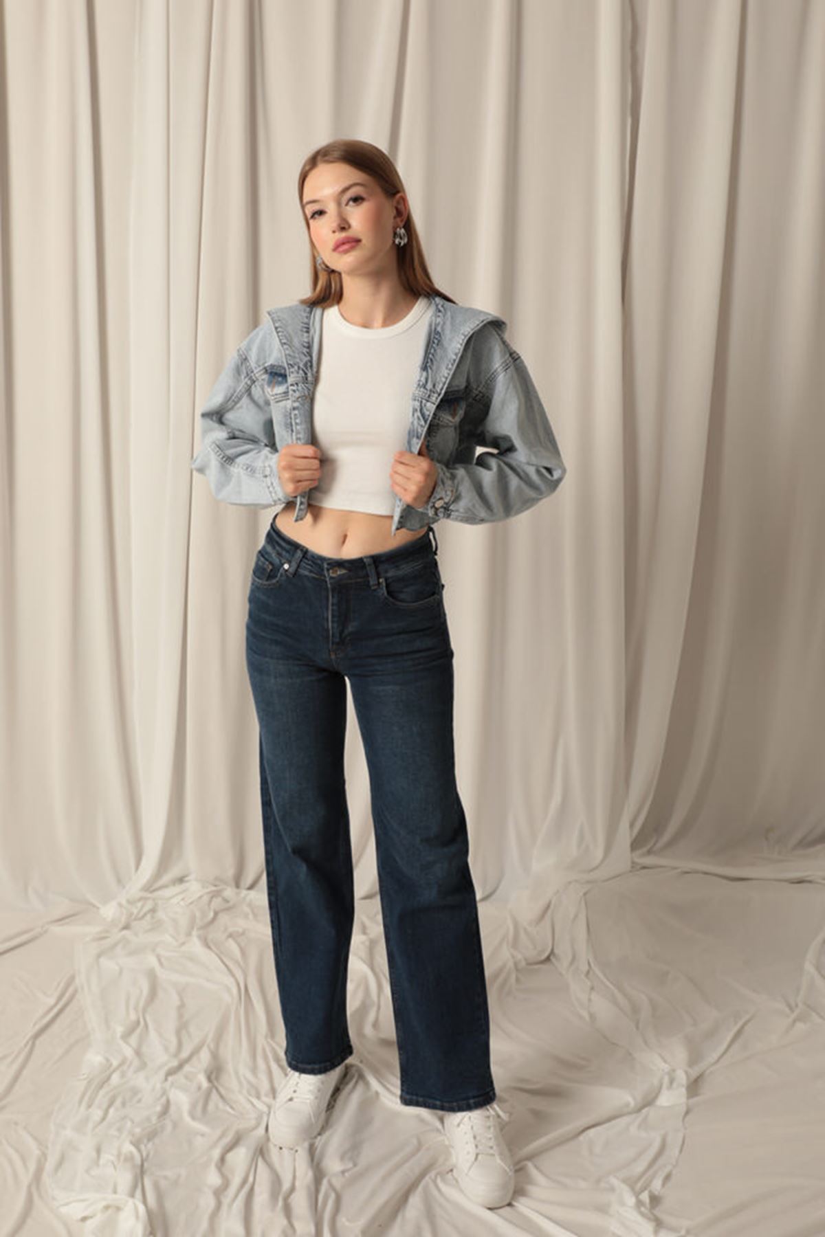 Denim%20Kumaş%20Kapüşonlu%20Kısa%20Kadın%20Açık%20Mavi%20Kot%20Ceket