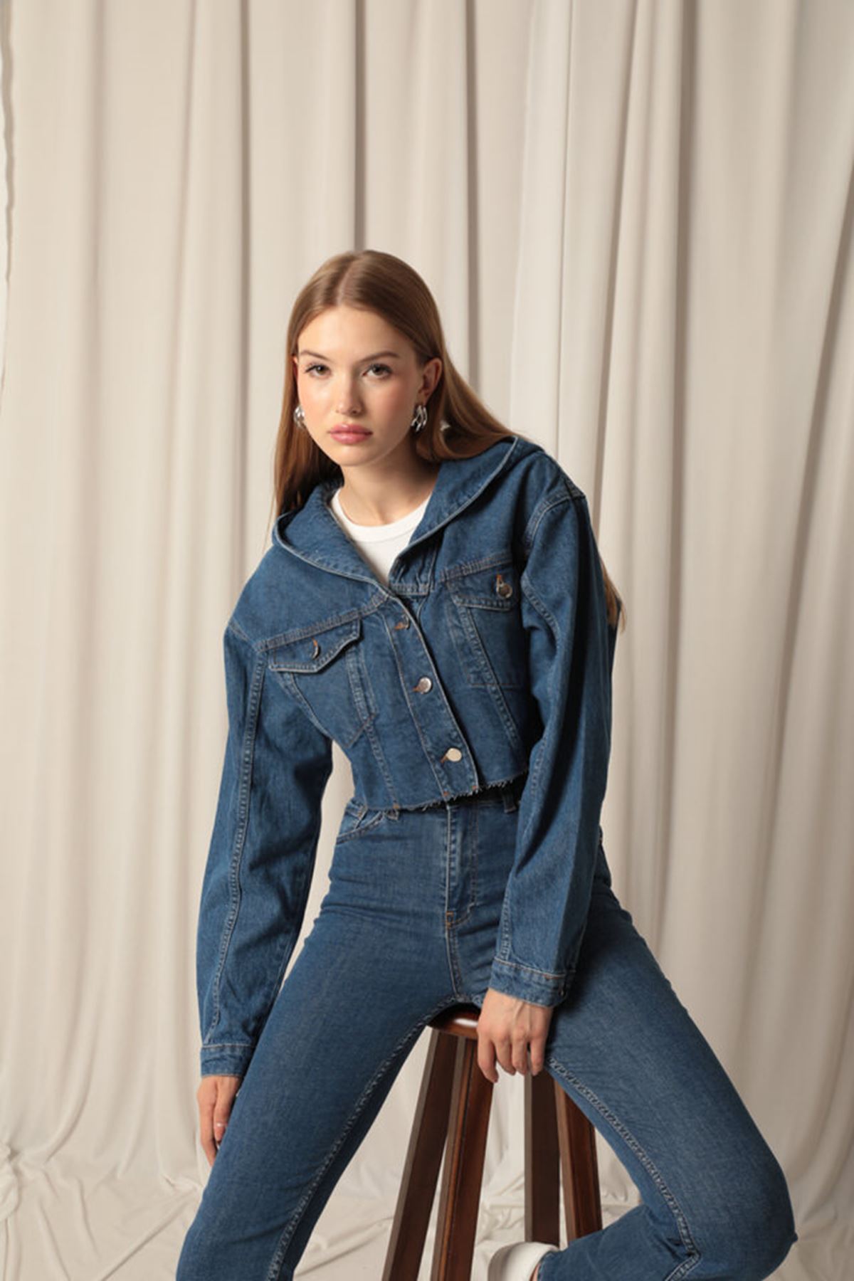 Denim%20Kumaş%20Kapüşonlu%20Kısa%20Kadın%20Lacivert%20Kot%20Ceket