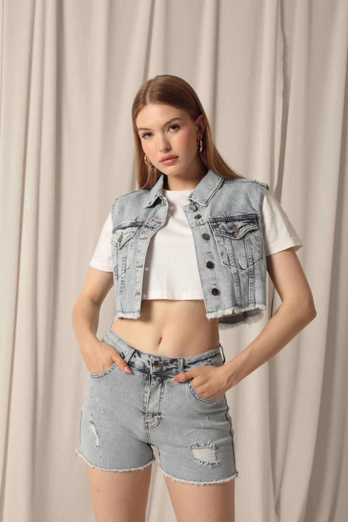 Denim%20Kumaş%20Kadın%20Siyah%20Şort