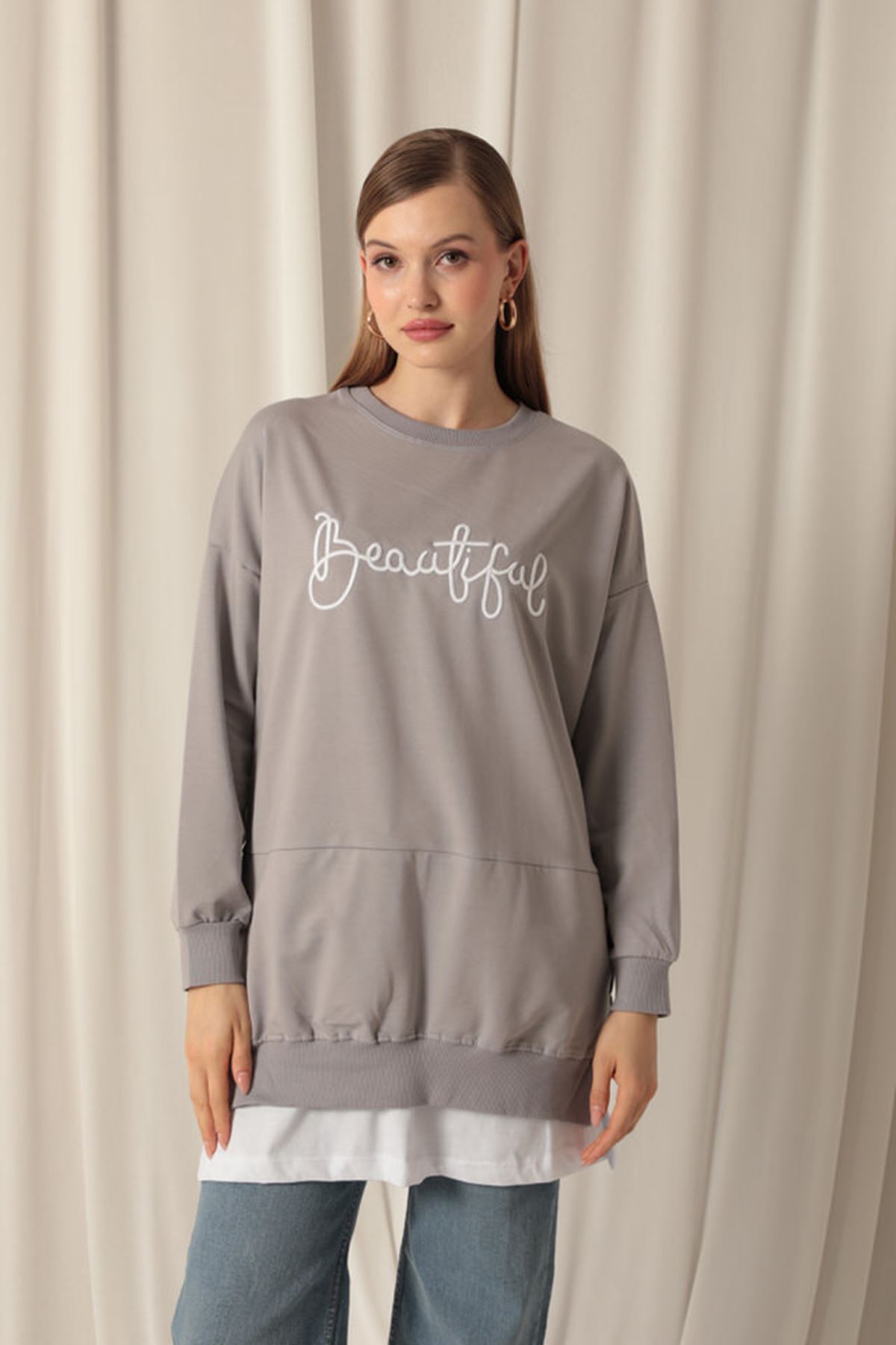 İki%20İplik%20Kumaş%20Beautiful%20Nakışlı%20Eteği%20Garnili%20Koyu%20Gri%20Sweat