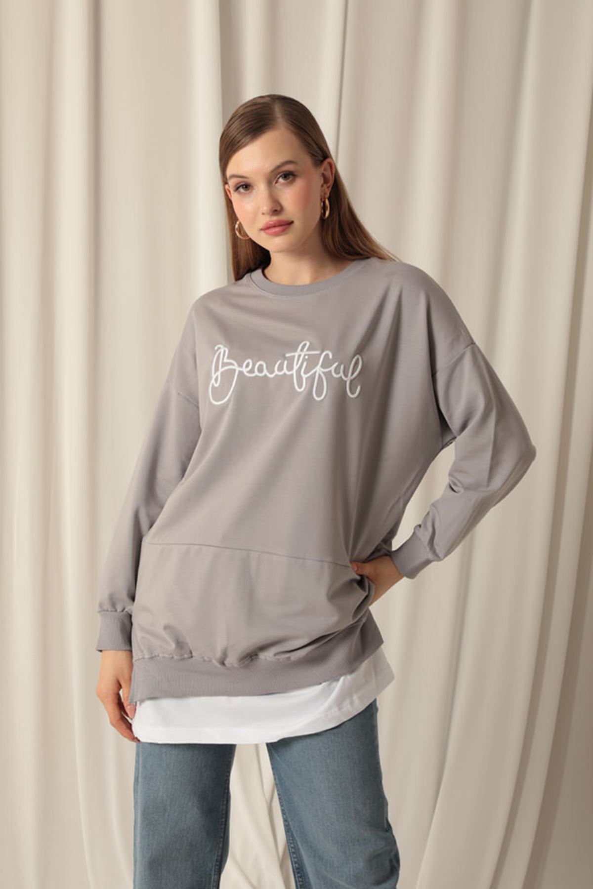 İki%20İplik%20Kumaş%20Beautiful%20Nakışlı%20Eteği%20Garnili%20Koyu%20Gri%20Sweat