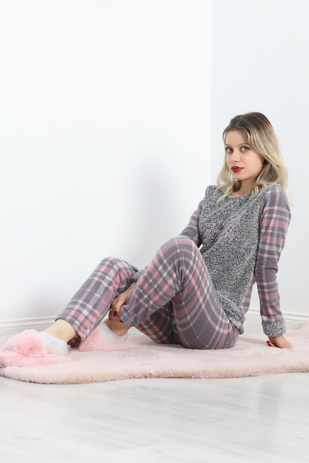 Peluş%20Polar%20Pijama%20Takımı%20Grikareli%20-%2019178.1050.